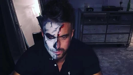 Marc Campfield con la cara pintada por Halloween Marc Campfield con la cara pintada por Halloween