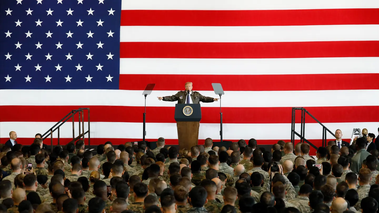 El presidente estadounidense Donald Trump en la base aérea de Yokota (oeste de Tokio) El presidente estadounidense Donald Trump en la base aérea de Yokota (oeste de Tokio)