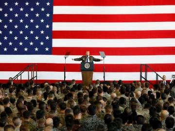 El presidente estadounidense Donald Trump en la base aérea de Yokota (oeste de Tokio) El presidente estadounidense Donald Trump en la base aérea de Yokota (oeste de Tokio)