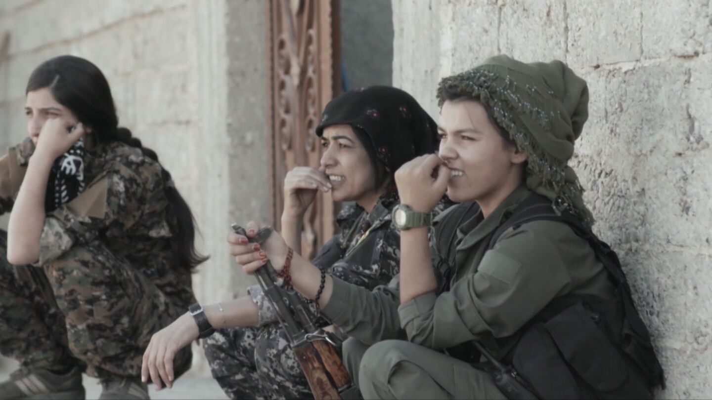 Combatientes contra D&aacute;esh en Raqqa