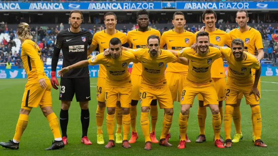 Griezmann, marchándose de la foto oficial de grupo