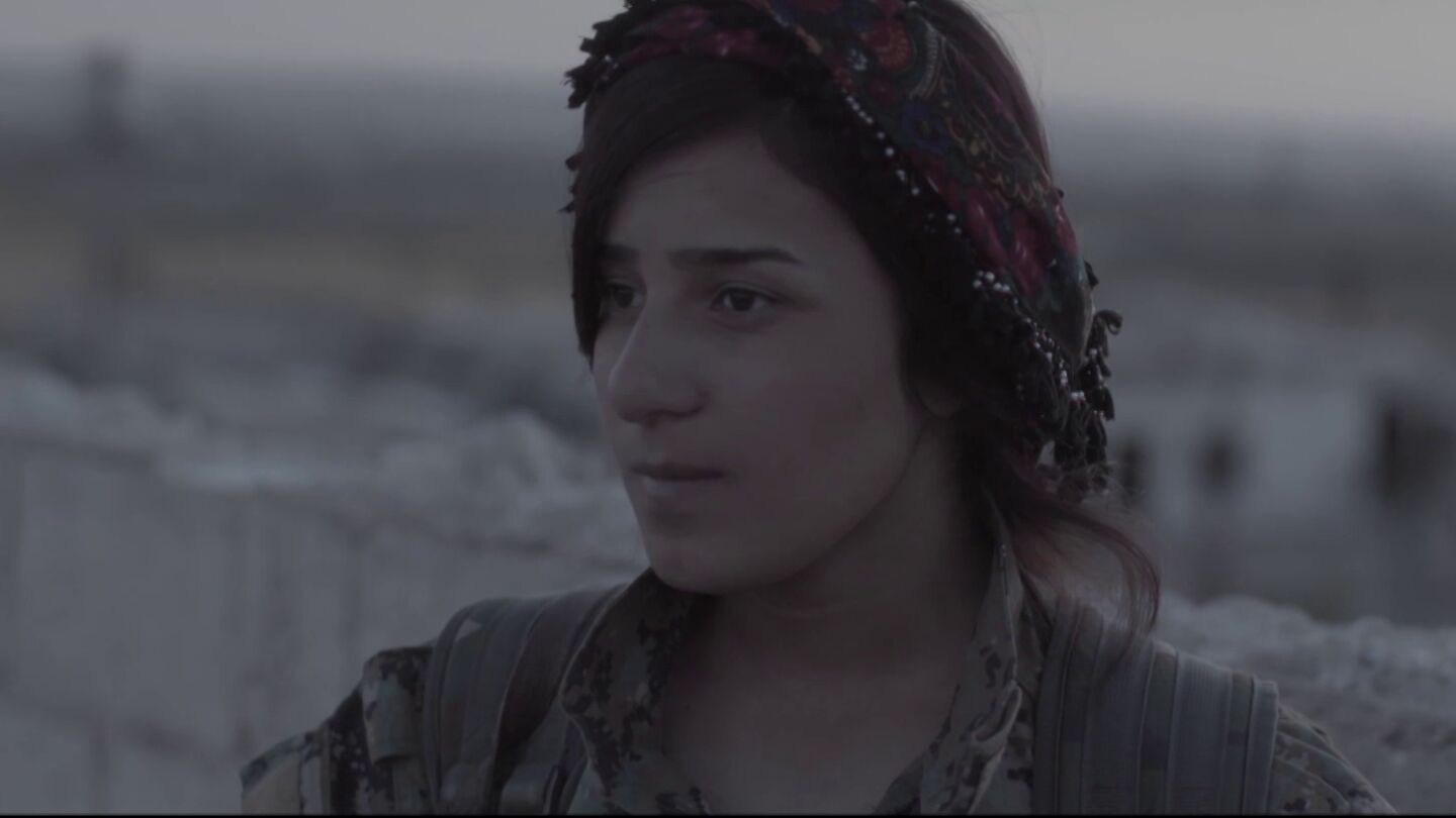 Una combatiente contra D&aacute;esh en Raqqa