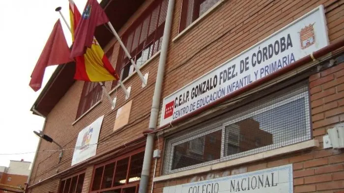 Imagen de la fachada del colegio público Gonzalo Fernández de Córdoba