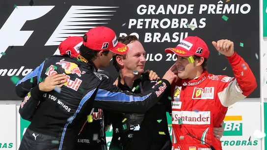 Horner, junto a Fernando Alonso en el podio del GP de Brasil Horner, junto a Fernando Alonso en el podio del GP de Brasil