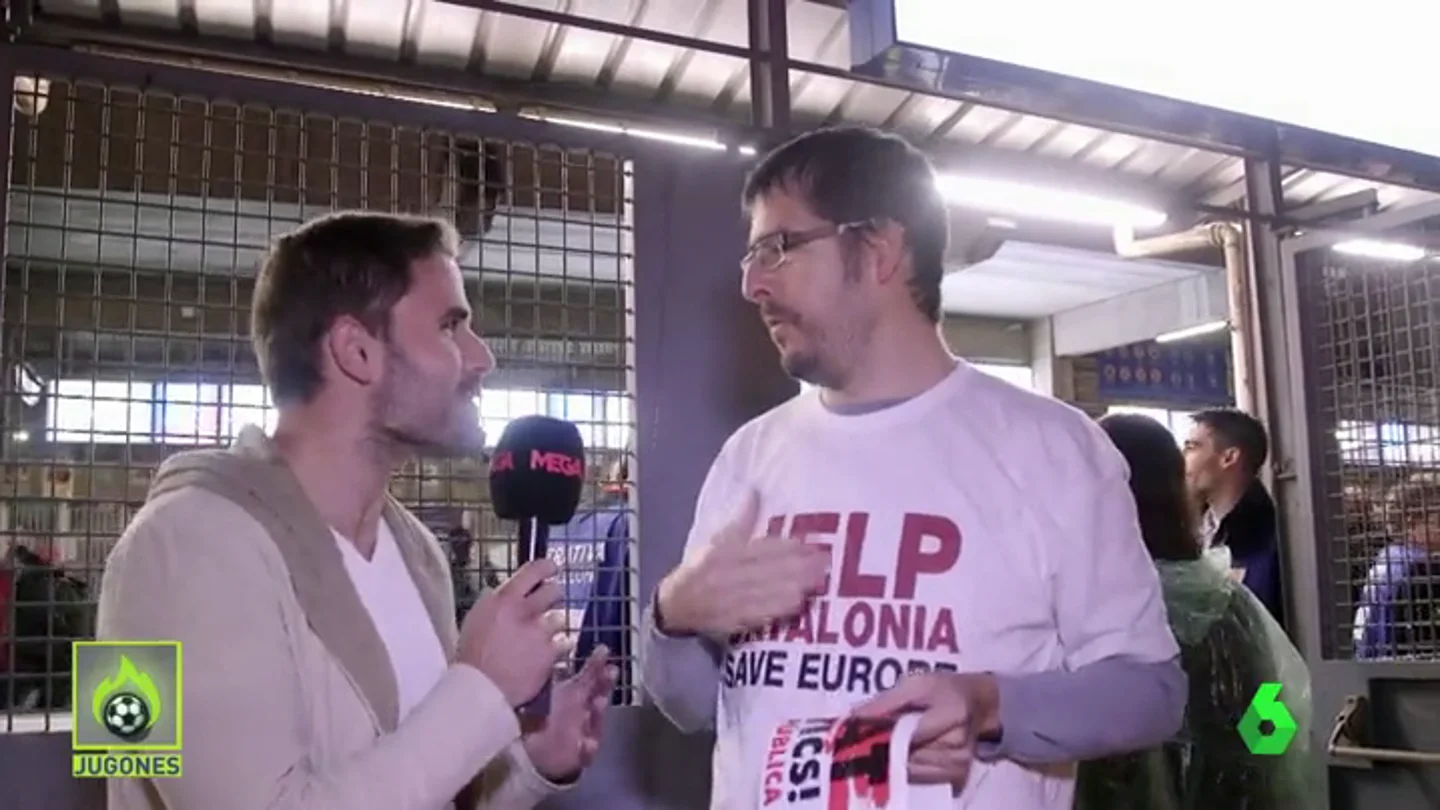 Aficionados del Barça se niegan a contestar en castellano Aficionados del Barça se niegan a contestar en castellano