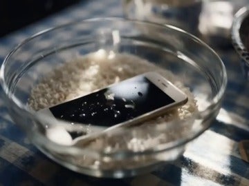 Samsung trolea a Apple por la evolución del iPhone en su último anuncio