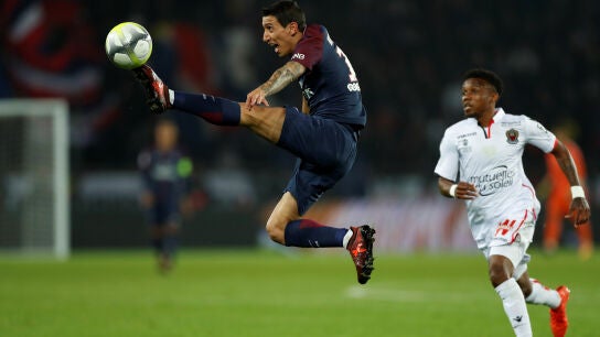 Di Mar&iacute;a intenta controlar el esf&eacute;rico