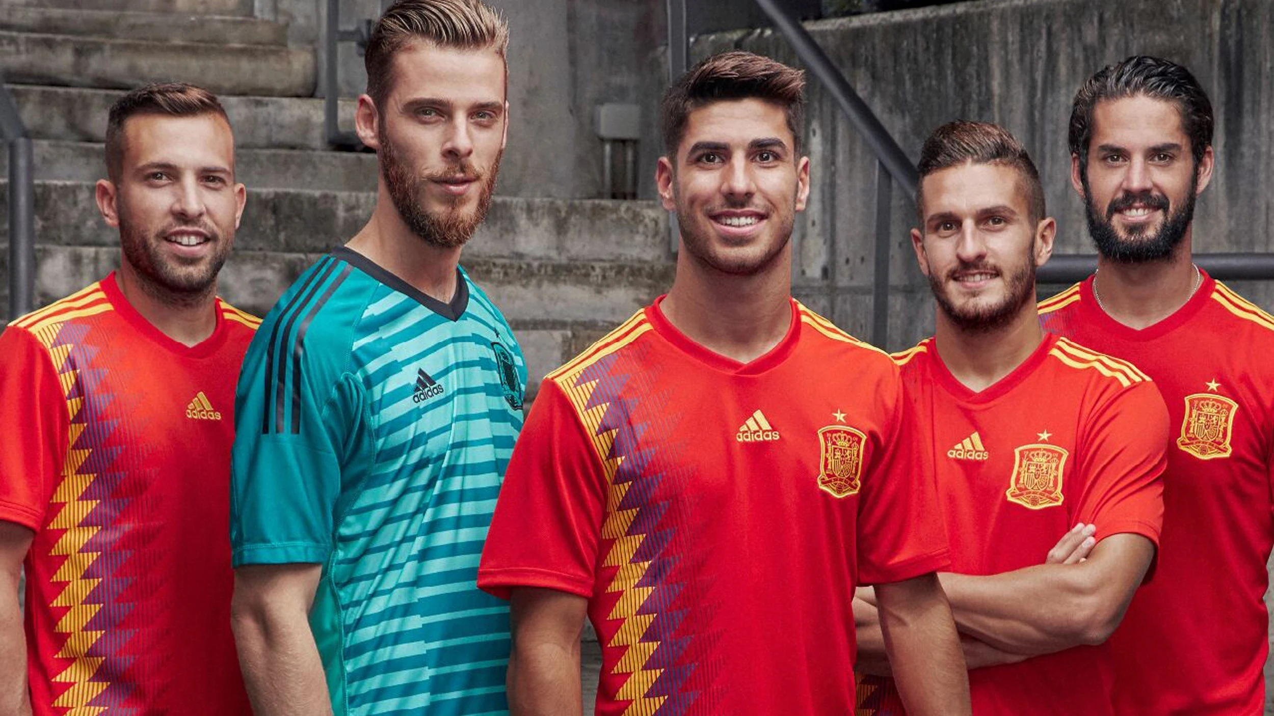 Los jugadores de la Selección posando con la nueva camiseta