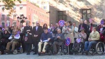 Manifestación a favor de la accesibilidad para las personas que van en silla de ruedas.