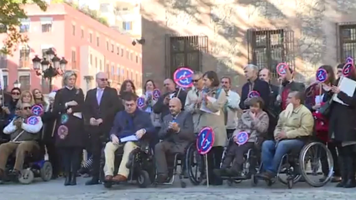 Manifestación a favor de la accesibilidad para las personas que van en silla de ruedas.