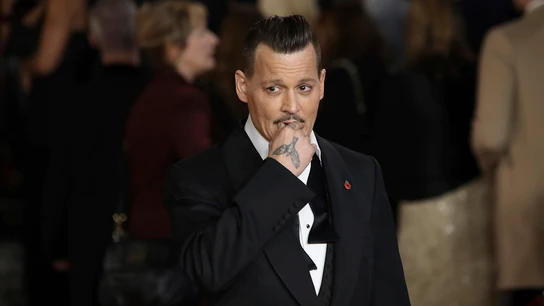 Johnny Depp en la premiere de 'Asesinato en el Orient Express' Johnny Depp en la premiere de 'Asesinato en el Orient Express'