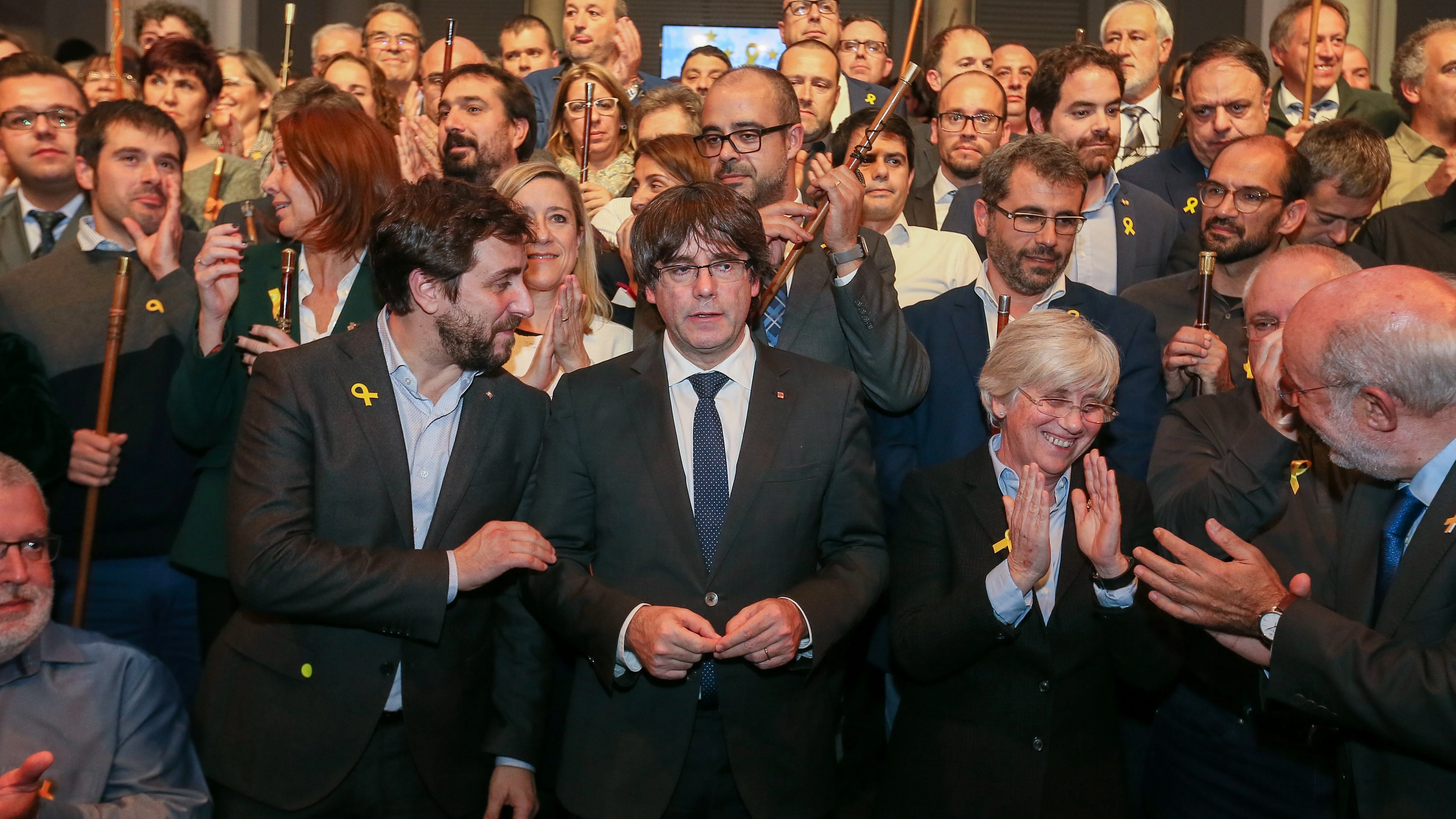 El expresidente de la Generalitat catalana Carles Puigdemont, y los 200 alcaldes independentistas 