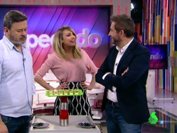 Anna Simon piropea a Frank Blanco mientras participa en el juego de los mazapanes: "Esta es la primera vez en la vida que estás 'pa' comerte" Anna Simon piropea a Frank Blanco mientras participa en el juego de los mazapanes: "Esta es la primera vez en la vida que estás 'pa' comerte"