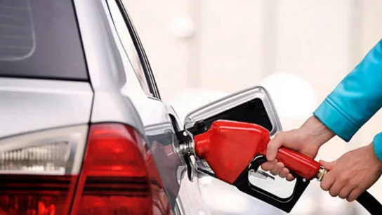 Echar gasolina al coche Echar gasolina al coche