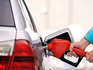Echar gasolina al coche Echar gasolina al coche