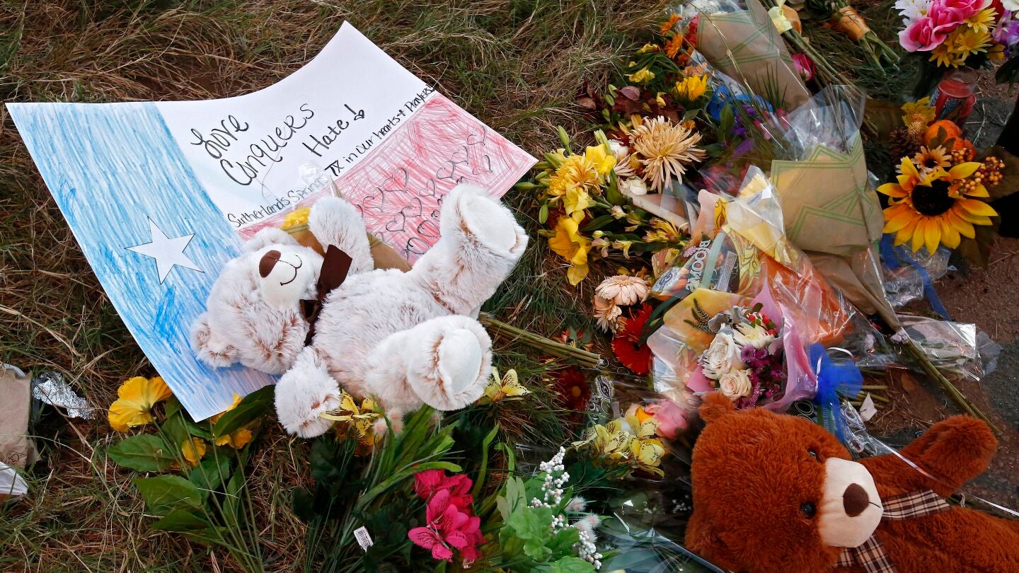 Varios ni&ntilde;os y una mujer embarazada, entre v&iacute;ctimas de la matanza en Texas
