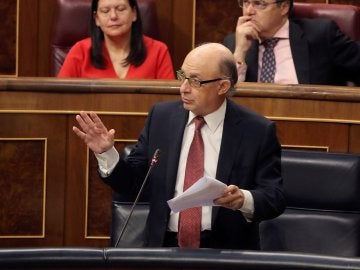 El ministro de Hacienda, Cristóbal Montoro, interviene en la sesión de control al Ejecutivo El ministro de Hacienda, Cristóbal Montoro, interviene en la sesión de control al Ejecutivo
