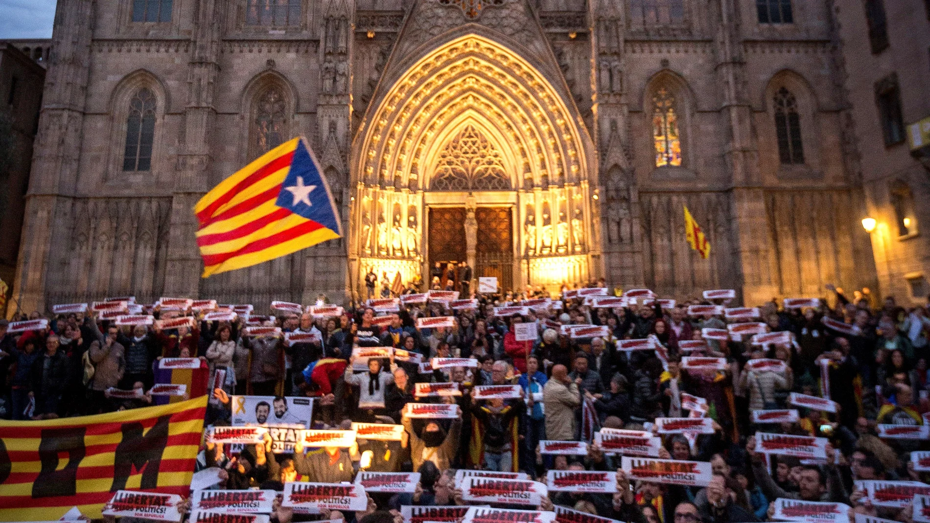 Manifestación en la Plaza de la Catedral en Barcelona