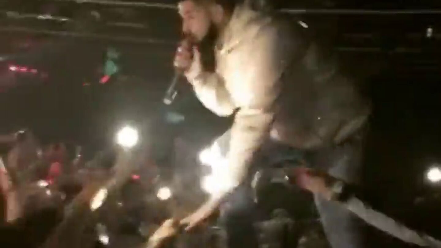 Drake expulsa a un fan por manosear a mujeres durante un concierto: "Si no dejas de manosear a las chicas, te patear&eacute; el culo"