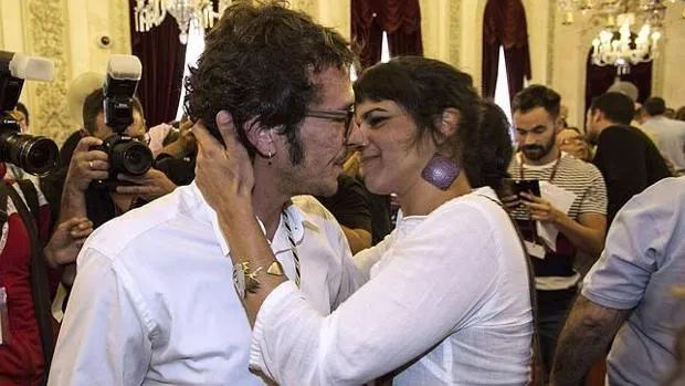 Teresa González y José María González, Kichi.