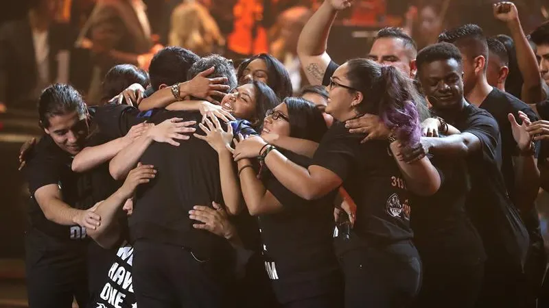 Un grupo de Dreamers acompaña a Alejandro Sanz en los Grammy