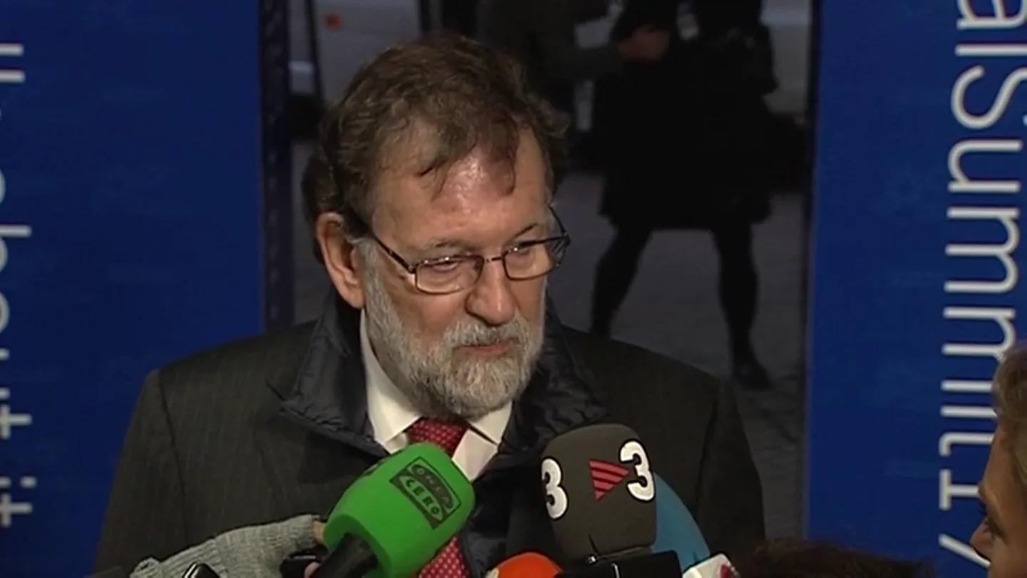 Rajoy, sobre la presunta amenaza de la que le acusa Rovira: "Es una enorme mentira y sobre todo es una vergüenza" Rajoy, sobre la presunta amenaza de la que le acusa Rovira: "Es una enorme mentira y sobre todo es una vergüenza"