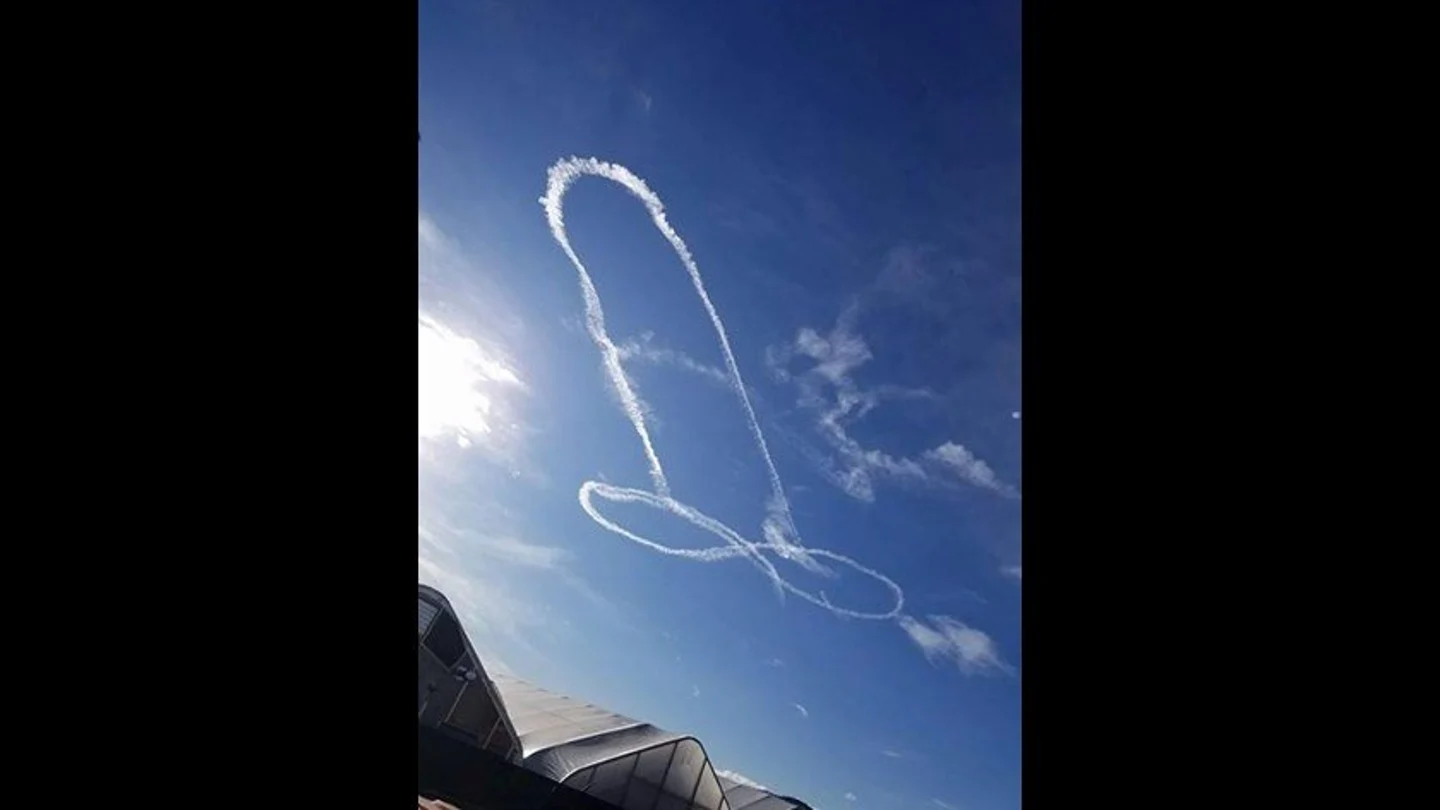Un piloto dibuja un descomunal pene en el despejado cielo de Washington Un piloto dibuja un descomunal pene en el despejado cielo de Washington
