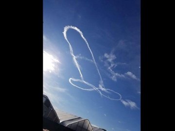 Un piloto dibuja un descomunal pene en el despejado cielo de Washington Un piloto dibuja un descomunal pene en el despejado cielo de Washington