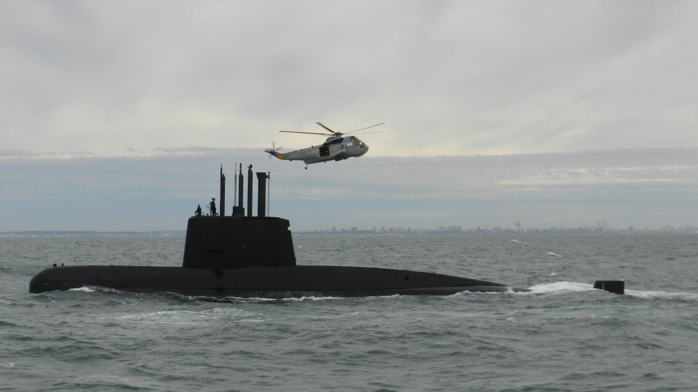 Buscan submarino argentino