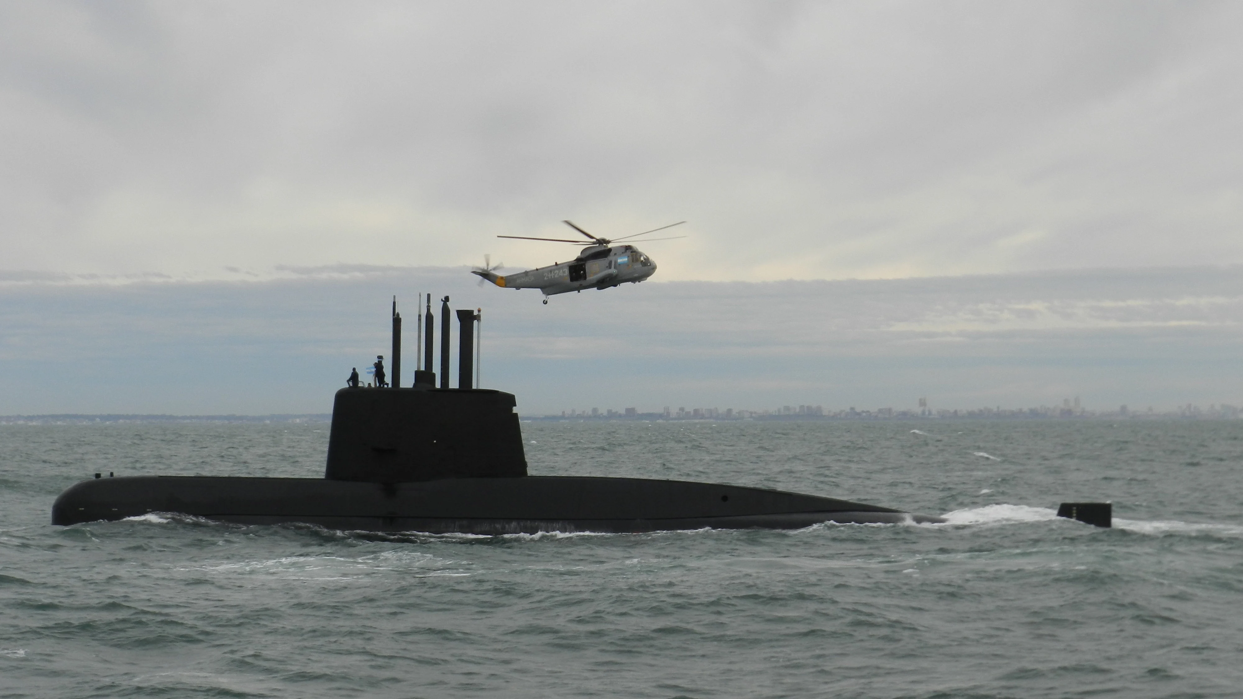 Buscan submarino argentino