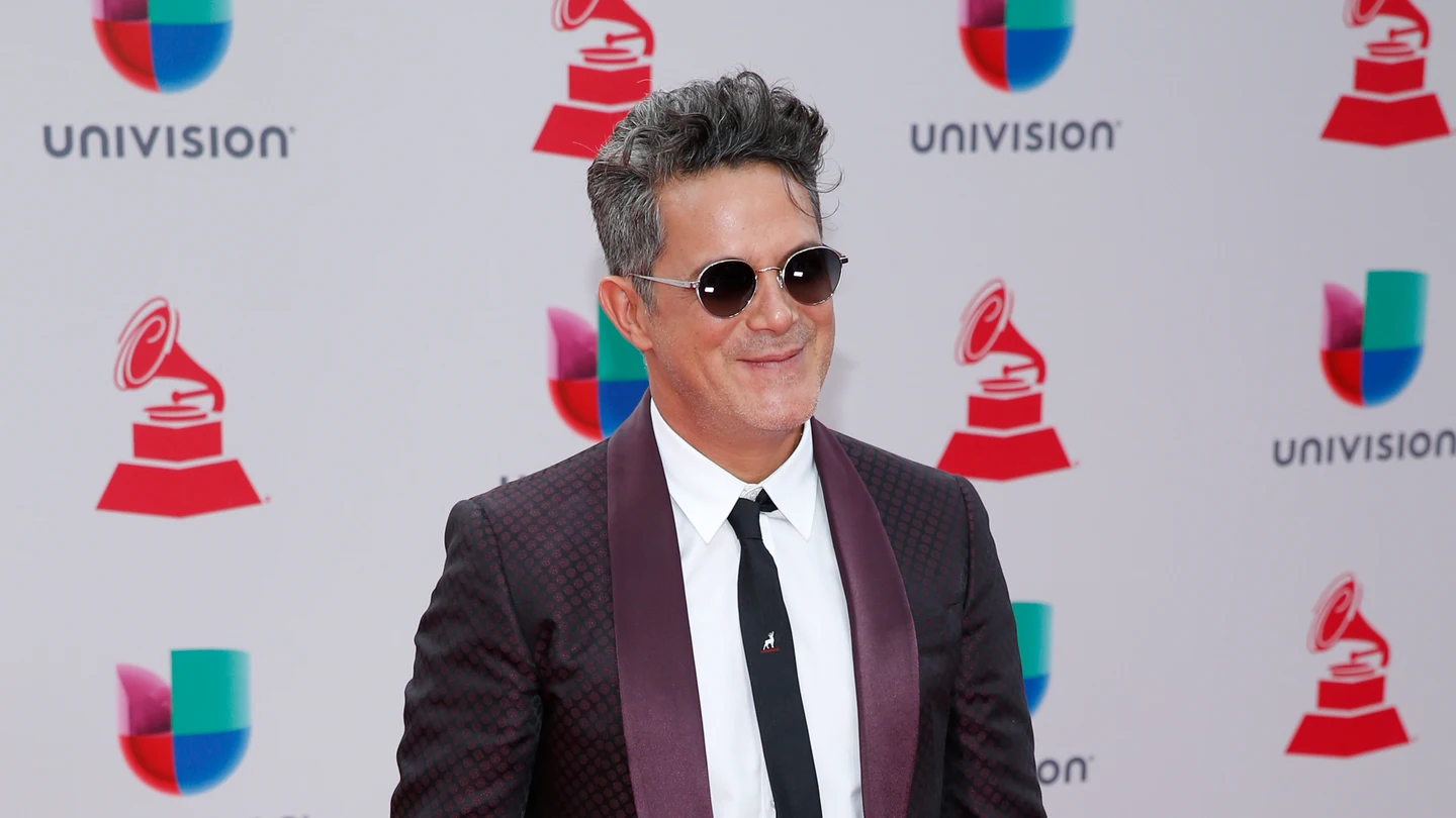 Alejandro Sanz ALFOMBRA ROJA GRAMMYS LATINOS 2017