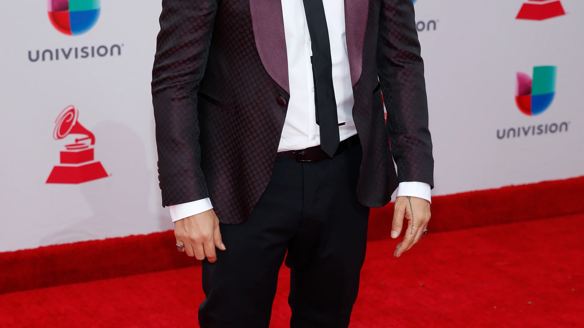 Alejandro Sanz ALFOMBRA ROJA GRAMMYS LATINOS 2017
