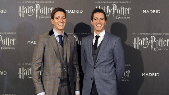 Los actores Oliver (i) y James (d) Phelps, durante el photocall de inauguración de Harry Potter Exhibition Los actores Oliver (i) y James (d) Phelps, durante el photocall de inauguración de Harry Potter Exhibition