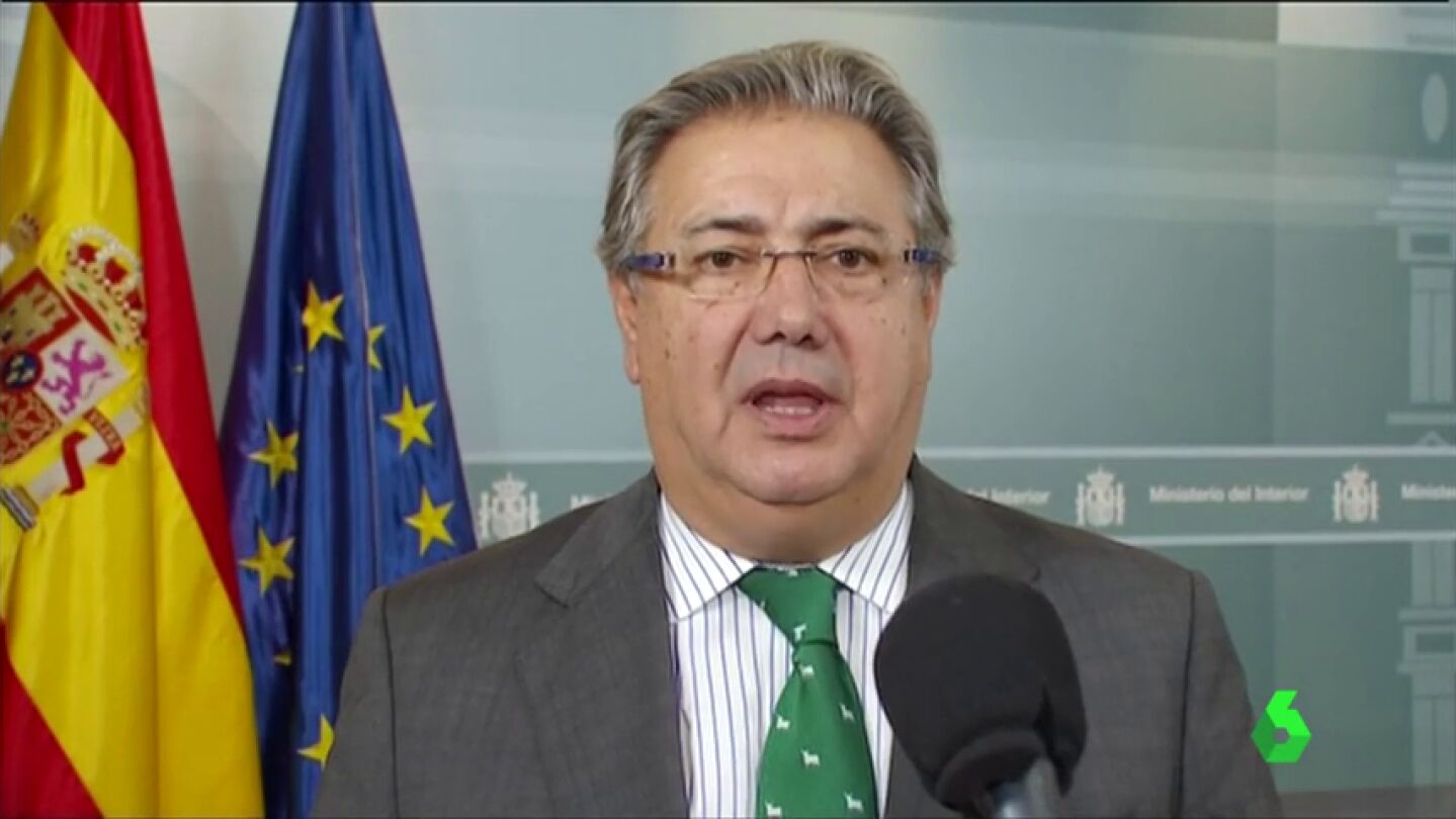 Zoido anuncia que la equiparaci&oacute;n salarial policial comenzar&aacute; en 2018: "Cuando se aprueben los Presupuestos, comenzar&aacute; el camino"