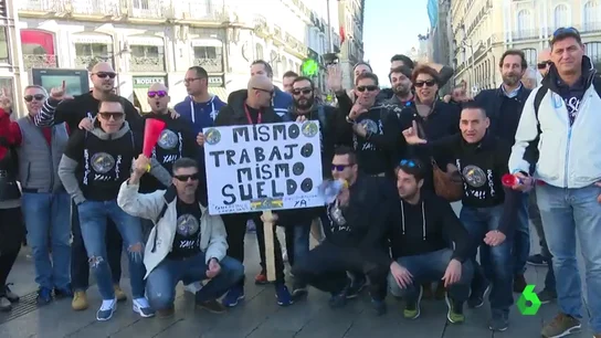 La Policía Nacional y la Guardia Civil se manifiestan en Madrid para pedir que les equiparen los sueldos con los cuerpos de seguridad autonómicos La Policía Nacional y la Guardia Civil se manifiestan en Madrid para pedir que les equiparen los sueldos con los cuerpos de seguridad autonómicos