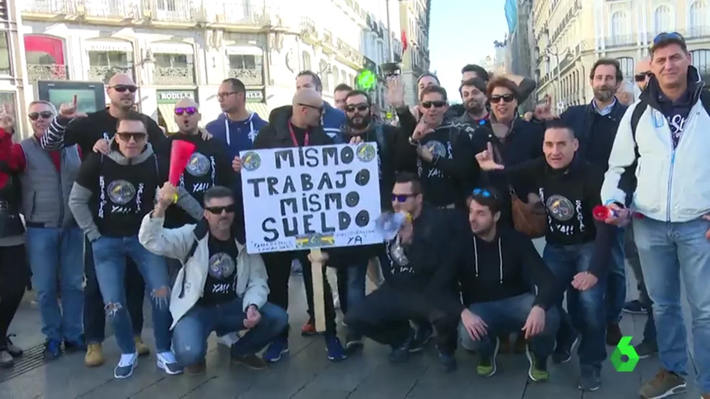 La Policía Nacional y la Guardia Civil se manifiestan en Madrid para pedir que les equiparen los sueldos con los cuerpos de seguridad autonómicos La Policía Nacional y la Guardia Civil se manifiestan en Madrid para pedir que les equiparen los sueldos con los cuerpos de seguridad autonómicos