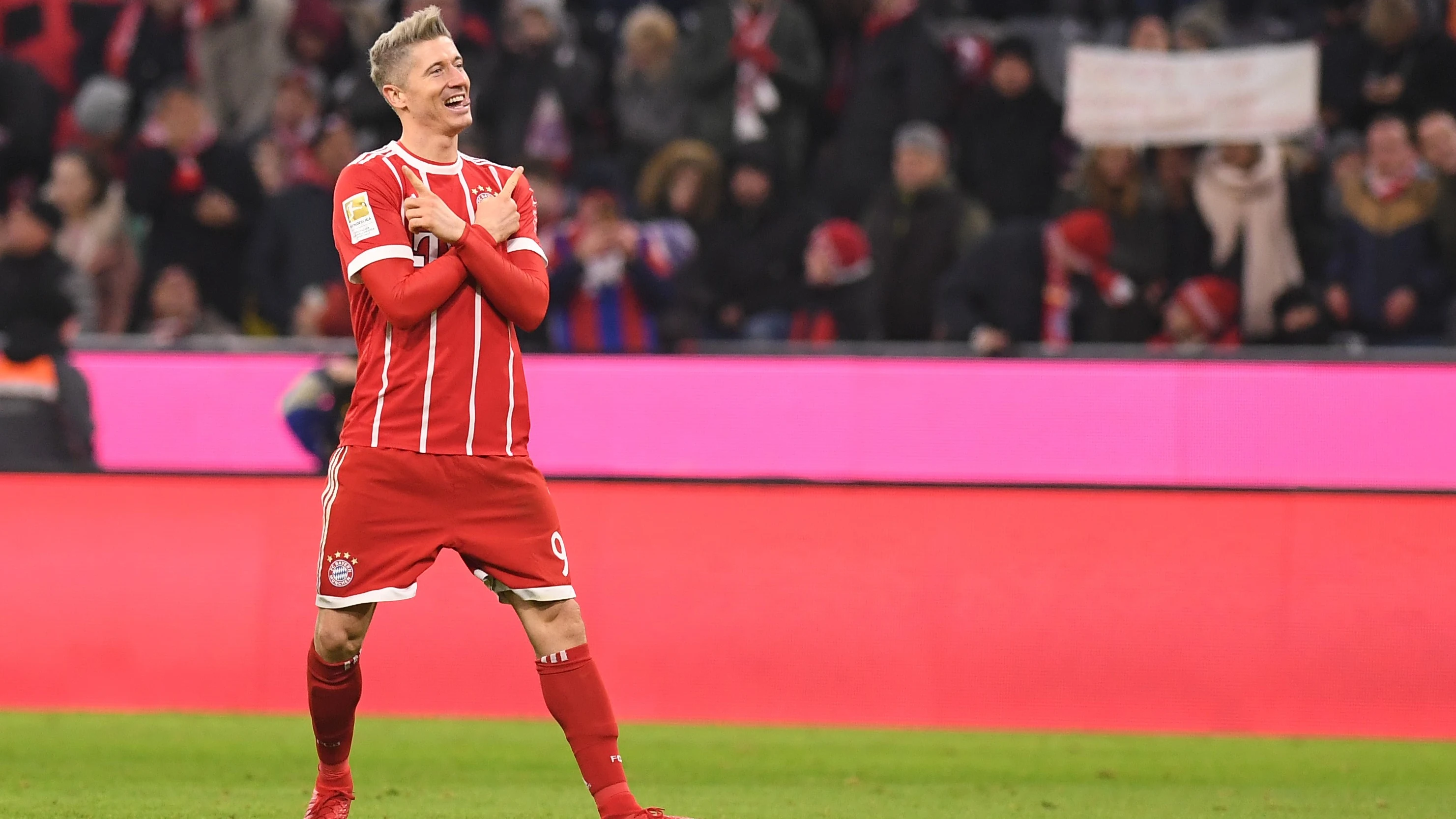 Lewandowski celebra un gol ante el Augsburgo