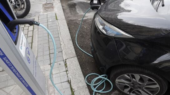 Foto de archivo de un coche el&eacute;ctrico