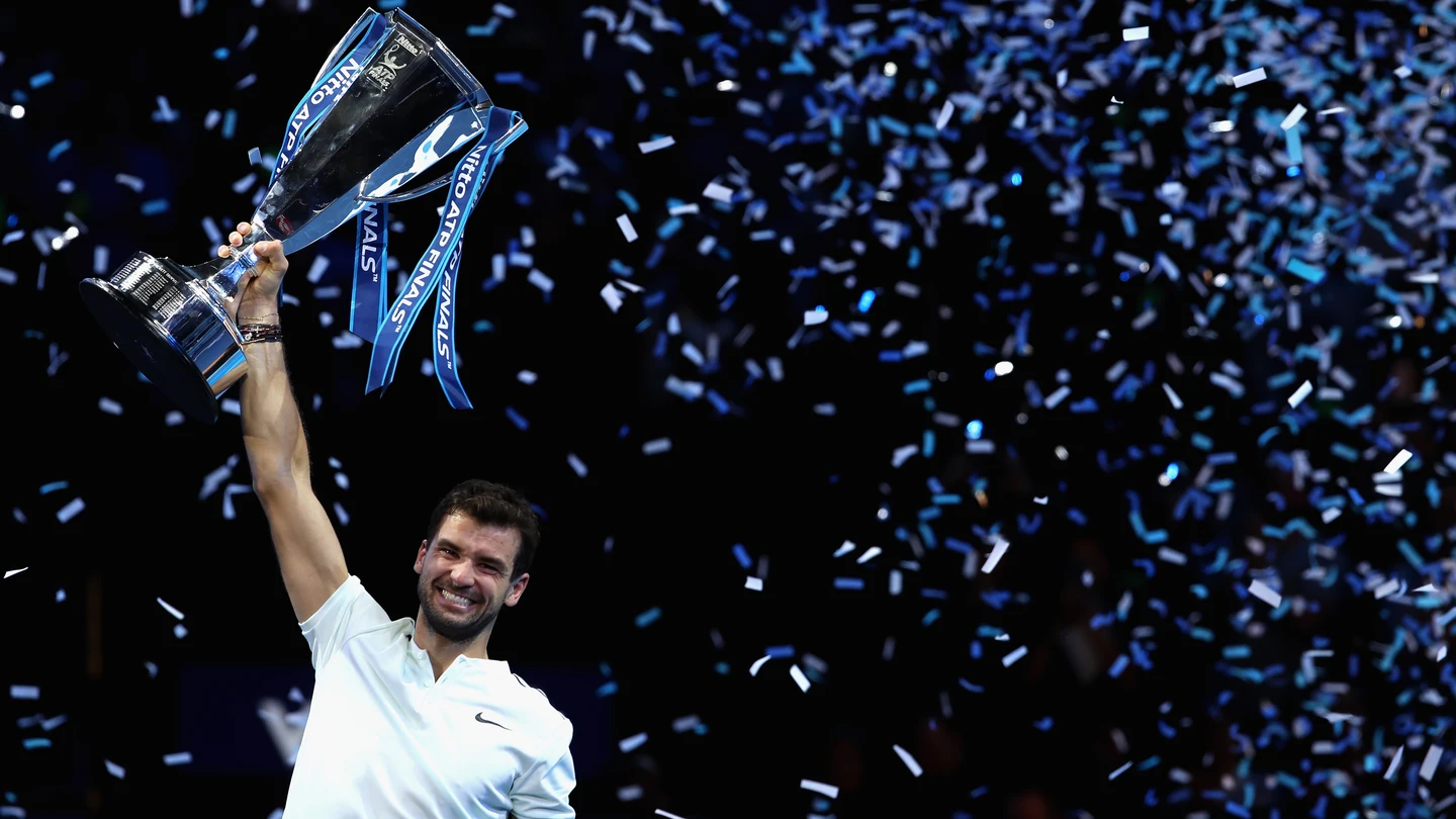 Dimitrov levanta la Copa de Maestros en Londres Dimitrov levanta la Copa de Maestros en Londres