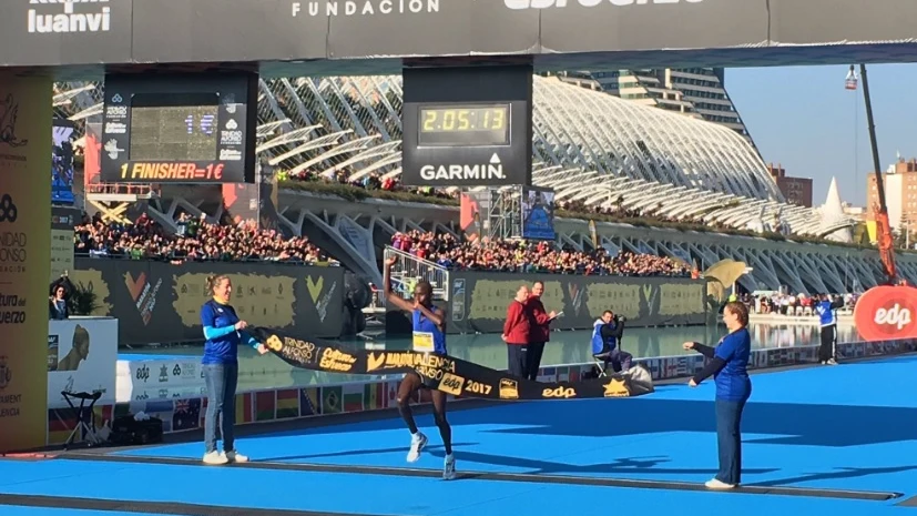 Sammy Kirop Kitwara bate el récord del Maratón de Valencia Sammy Kirop Kitwara bate el récord del Maratón de Valencia