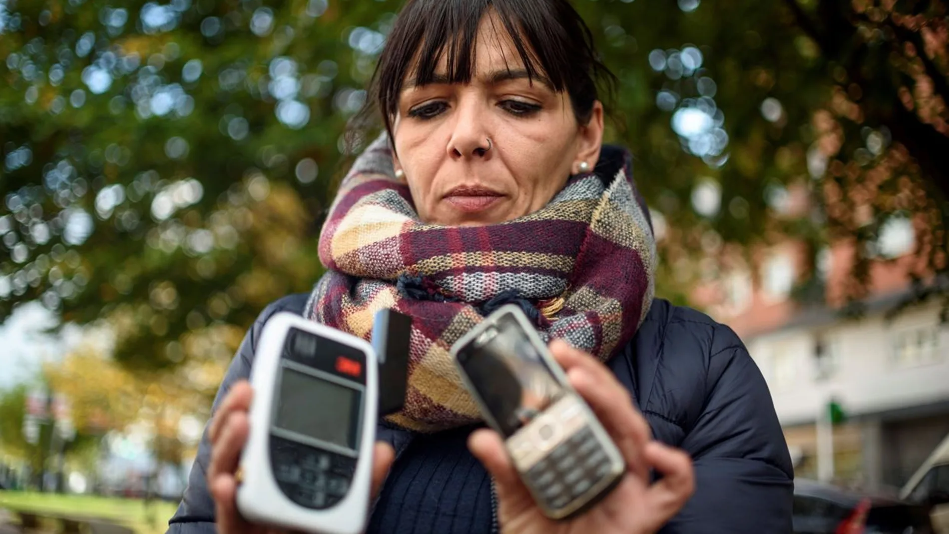 Ziortza enseña los dispositivos que tiene que llevar las 24 horas