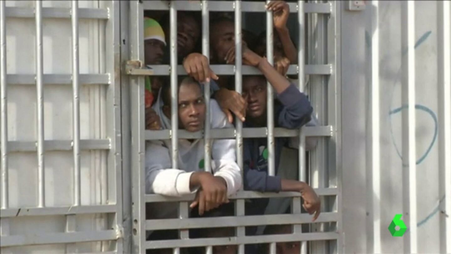 Migrantes hacinados en centros de detenci&oacute;n libios