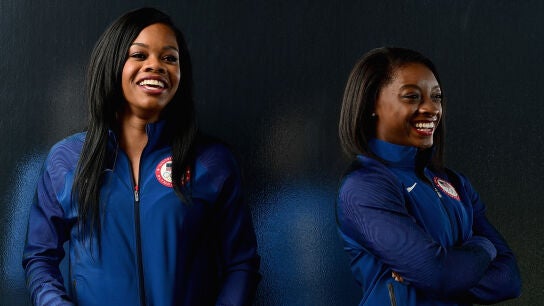 Gabby Douglas y Simone Biles, durante una sesi&oacute;n de fotos