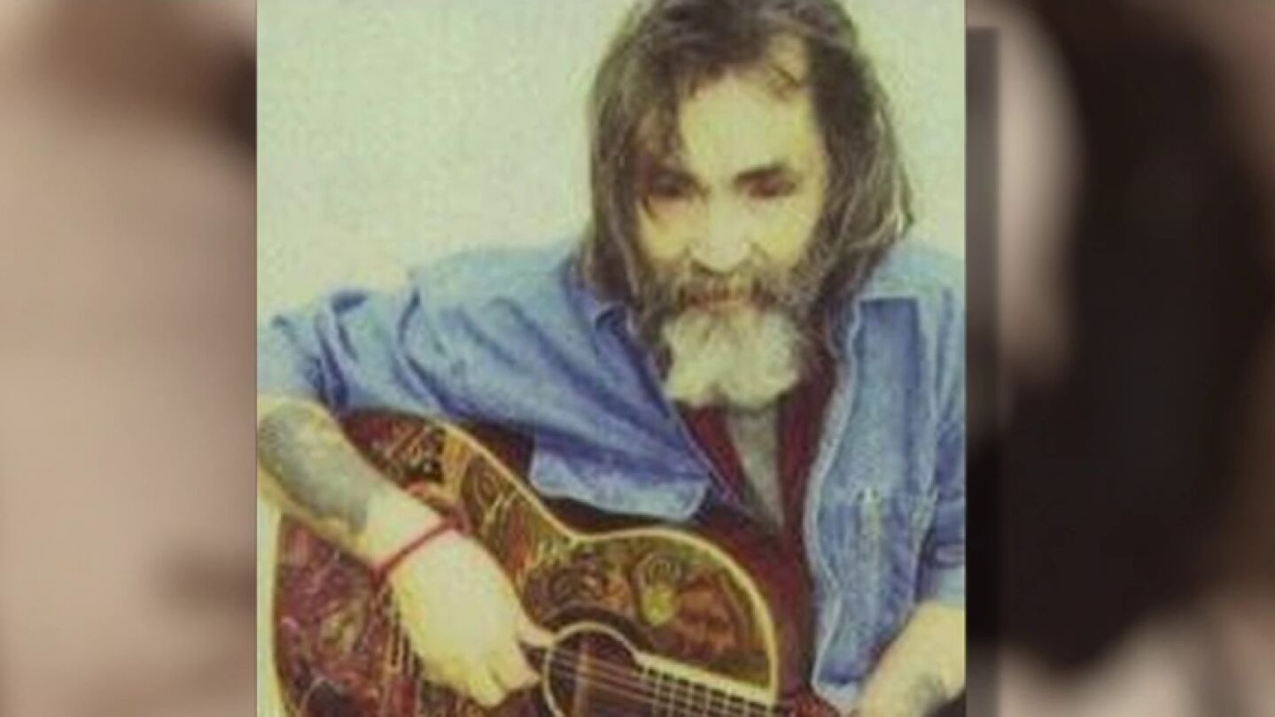 La canci&oacute;n de los Beatles que volvi&oacute; loco a Charles Manson y le hizo creer que vivir&iacute;a en un mundo 'dominado' por negros