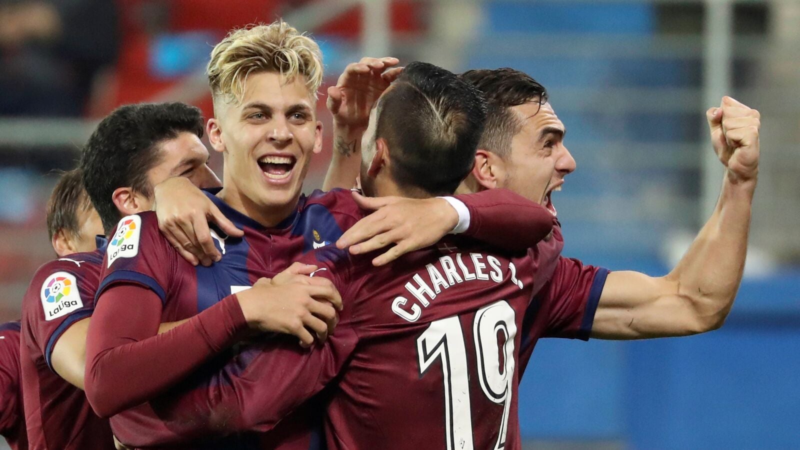 Los jugadores del Eibar celebra uno de los goles en Ipurua