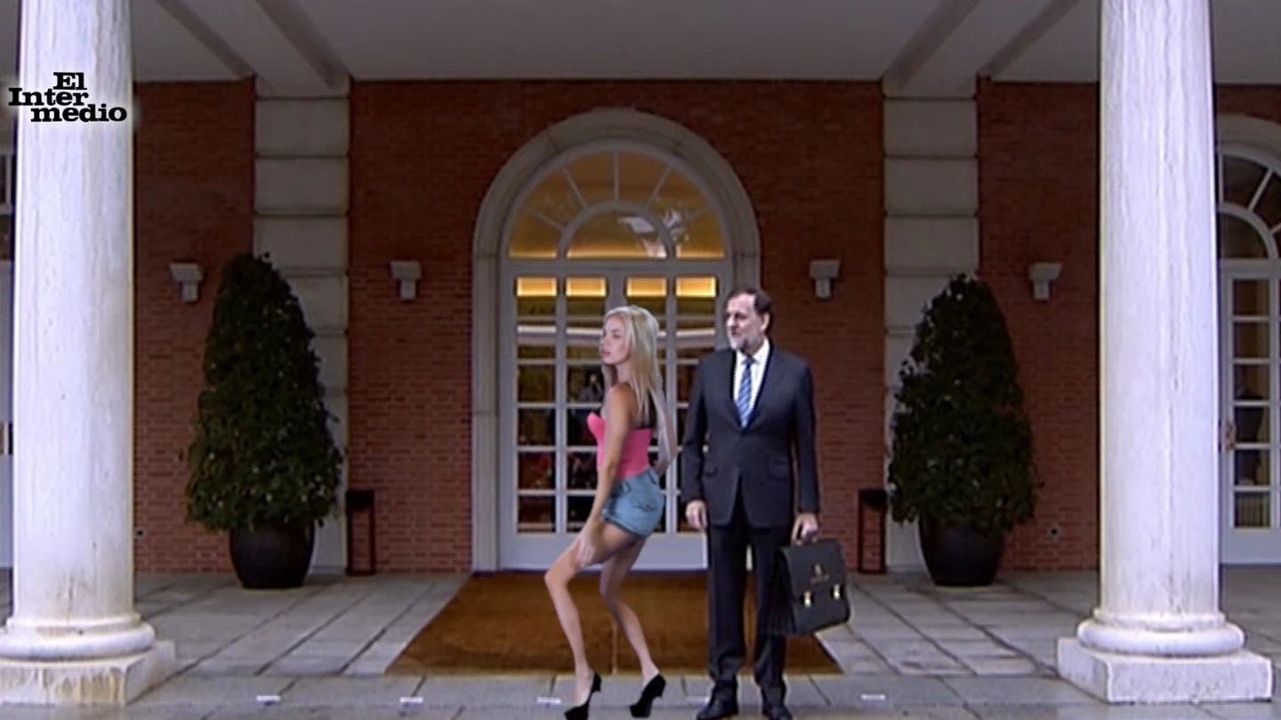 Mariano Rajoy junto a una chica Mariano Rajoy junto a una chica