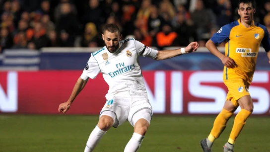 Karim Benzema se prepara disparar ante el APOEL Karim Benzema se prepara disparar ante el APOEL