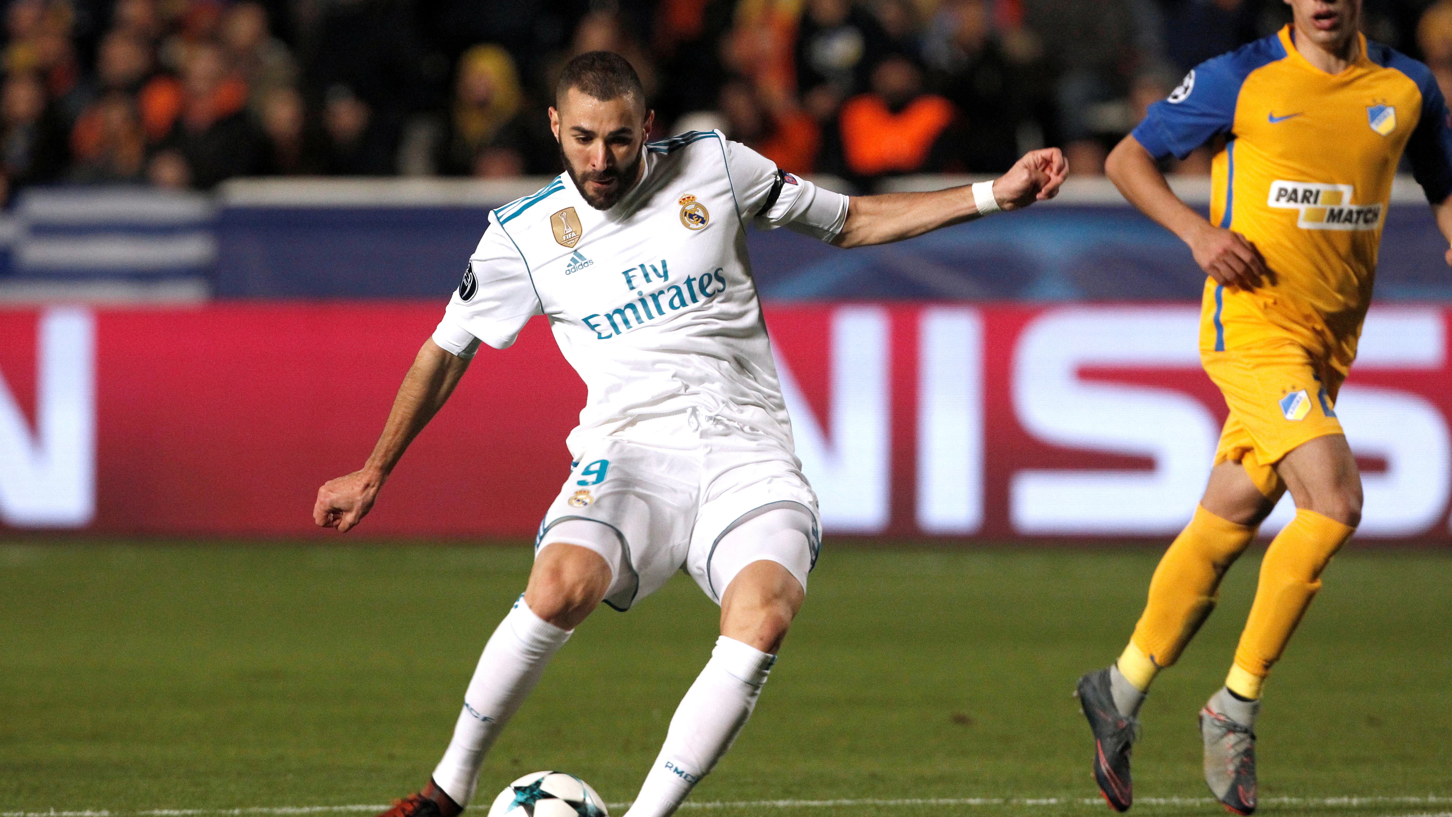 Karim Benzema se prepara disparar ante el APOEL