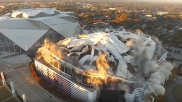 Momento del derrumbe del Georgia Dome