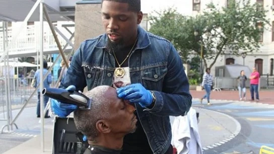 Haircut4Homeless: Cortes de pelo gratis para vagabundos EN FILADELFIA